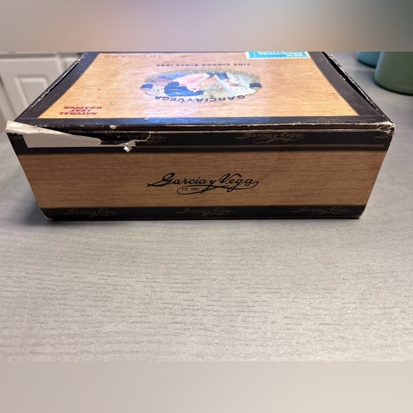 2 Vintage Cigar Boxes‎ Garcia y Vega English Coronas (in tubes) Rectangle - Picture 15 of 16